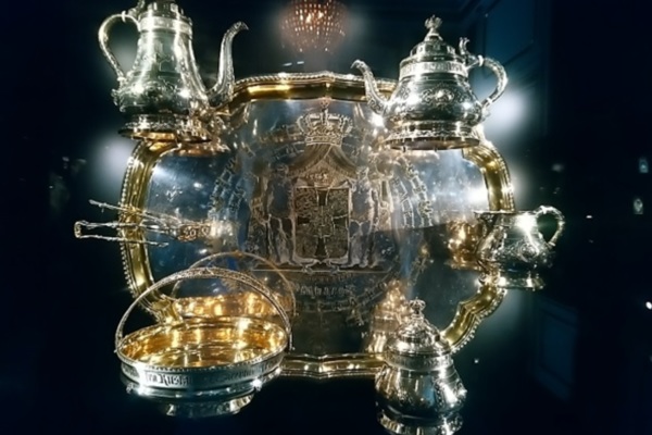 Château royal, sculptures antiques et design séculaire